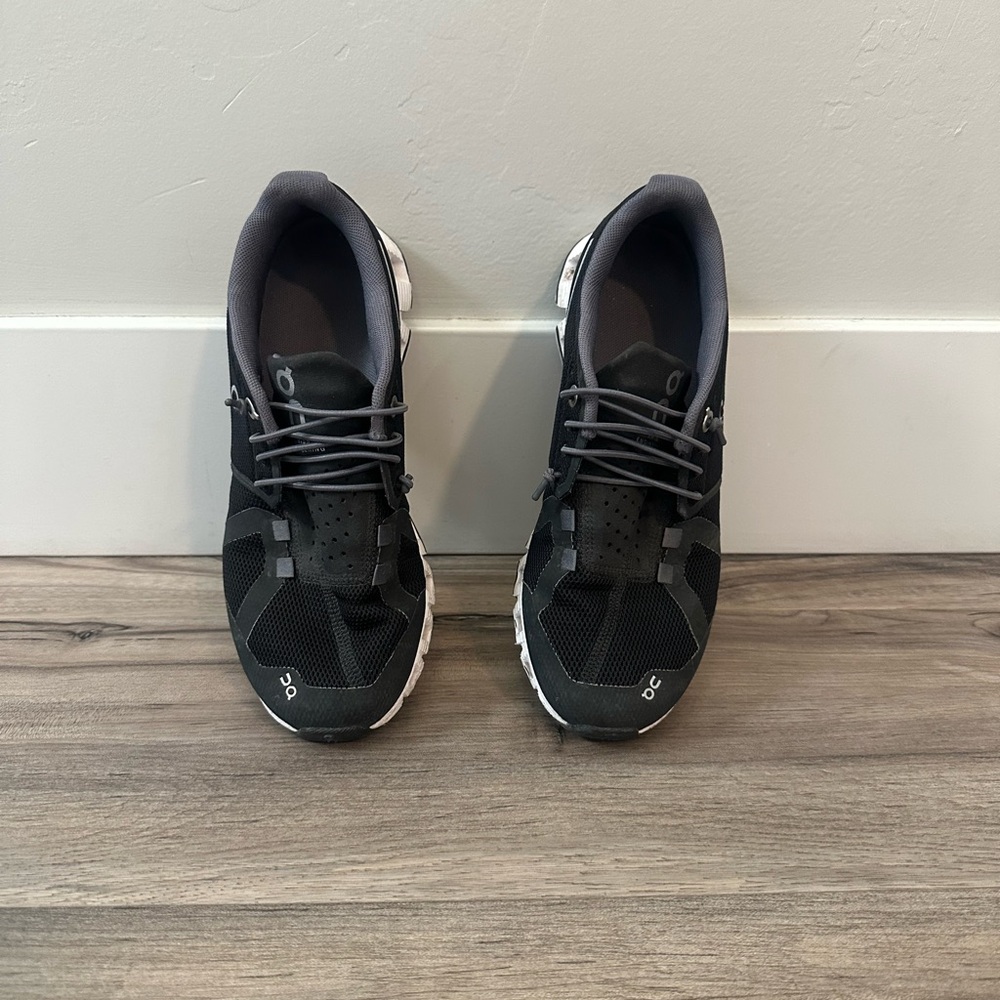ON Women's Black Athletic Shoes